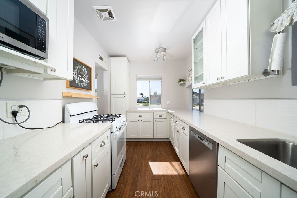 Image 8 of property listing at 13708 Judah Avenue, Hawthorne, CA 90250