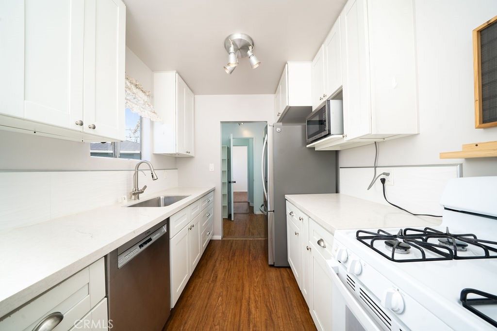 Image 9 of property listing at 13708 Judah Avenue, Hawthorne, CA 90250