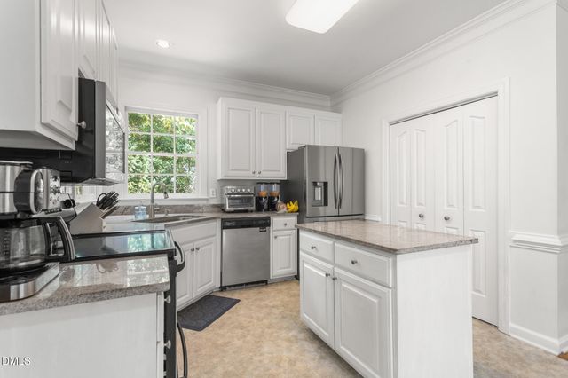 2000 Warwickshire Drive, Greensboro, NC 27455