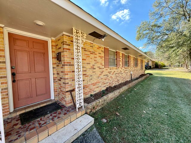 1606 Church St., Columbia, MS 39429