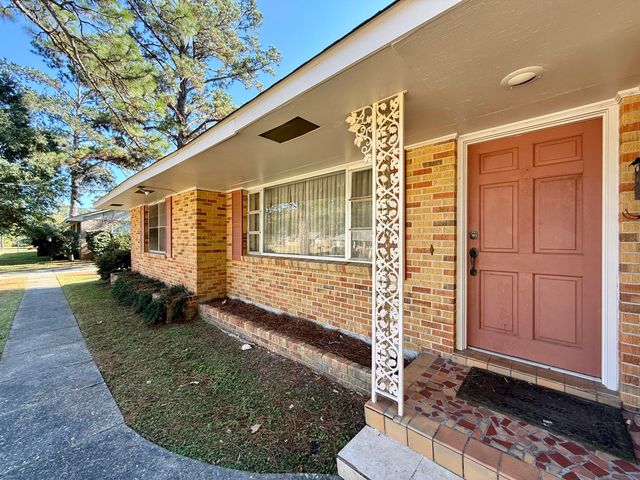 1606 Church St., Columbia, MS 39429