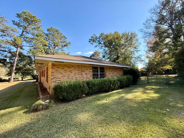 1606 Church St., Columbia, MS 39429