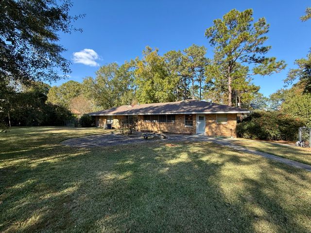 1606 Church St., Columbia, MS 39429