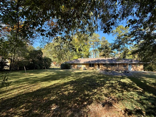 1606 Church St., Columbia, MS 39429