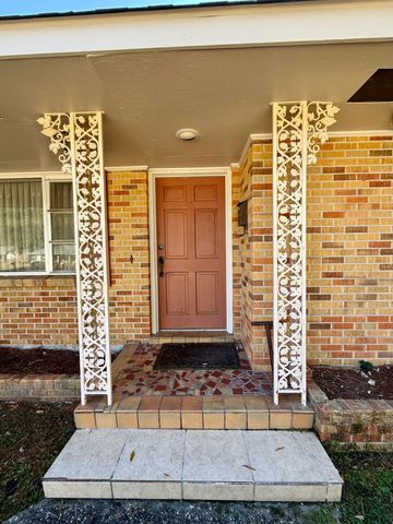 1606 Church St., Columbia, MS 39429