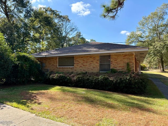 1606 Church St., Columbia, MS 39429