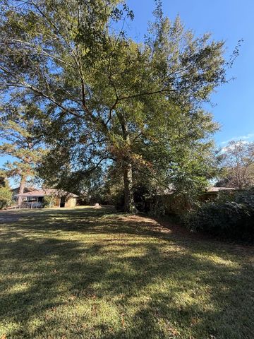 1606 Church St., Columbia, MS 39429