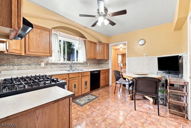 928 Beechwood Ct, Plainfield City, NJ 07060