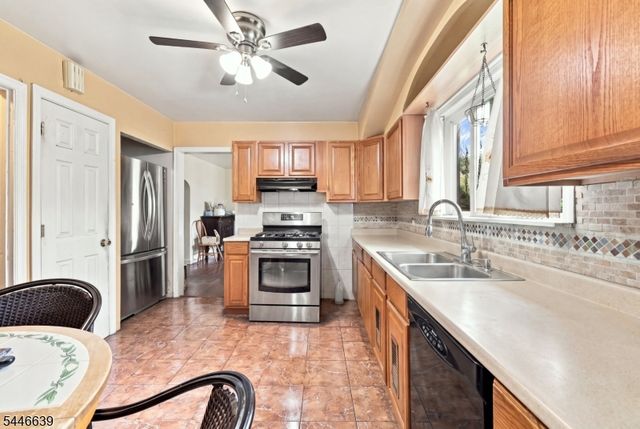 928 Beechwood Ct, Plainfield City, NJ 07060