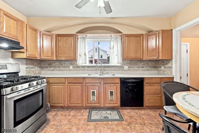 928 Beechwood Ct, Plainfield City, NJ 07060