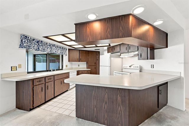 203 HILLCREST DRIVE, Safety Harbor, FL 34695