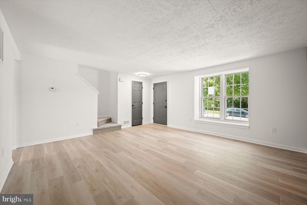 Image 8 of property listing at 7833 PADDOCK WAY, Baltimore, MD 21244