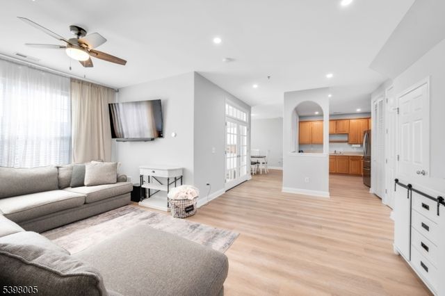 34 Limerick Ln, Lopatcong Twp., NJ 08865