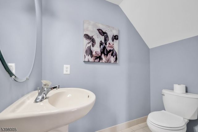 34 Limerick Ln, Lopatcong Twp., NJ 08865