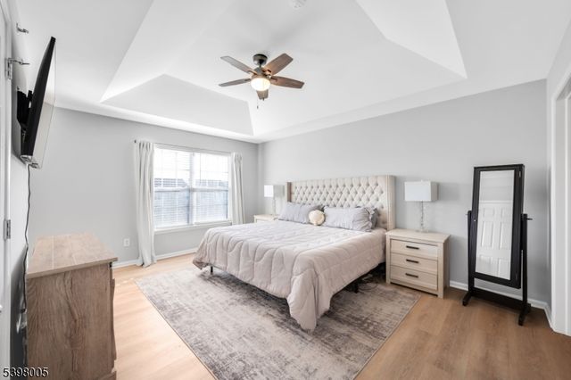 34 Limerick Ln, Lopatcong Twp., NJ 08865