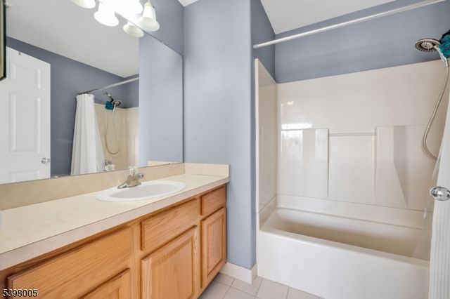 34 Limerick Ln, Lopatcong Twp., NJ 08865