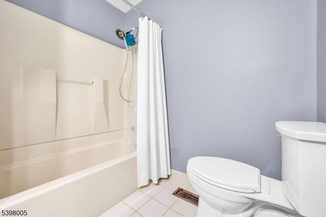 34 Limerick Ln, Lopatcong Twp., NJ 08865