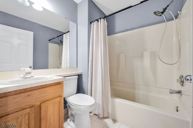 34 Limerick Ln, Lopatcong Twp., NJ 08865