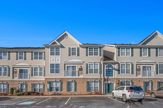 34 Limerick Ln, Lopatcong Twp., NJ 08865