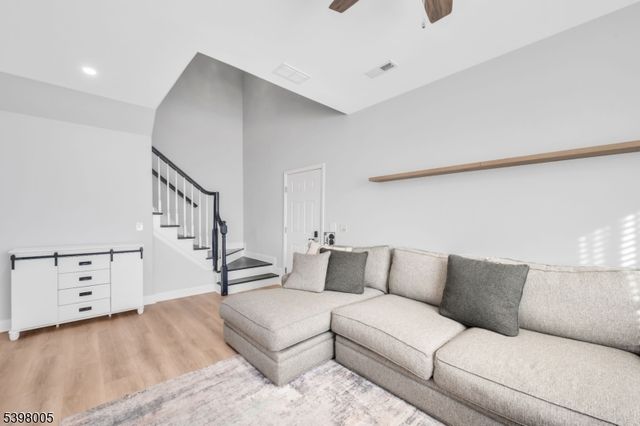 34 Limerick Ln, Lopatcong Twp., NJ 08865