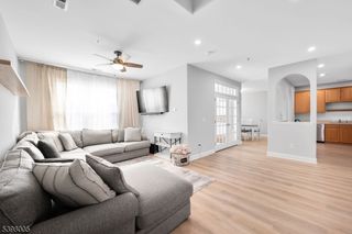 34 Limerick Ln, Lopatcong Twp., NJ 08865