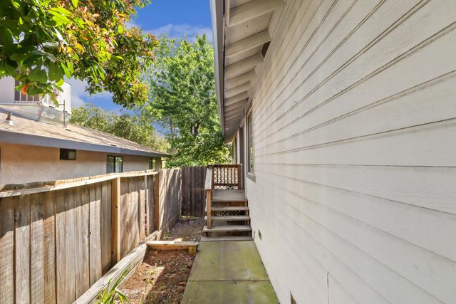 3415 Bristol Ct, Cameron Park, CA 95682