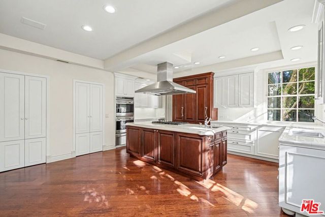 12386 Ridge Circle, Los Angeles, CA 90049