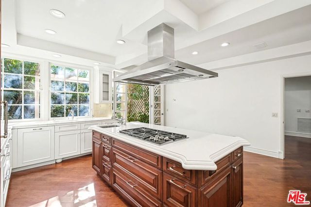 12386 Ridge Circle, Los Angeles, CA 90049