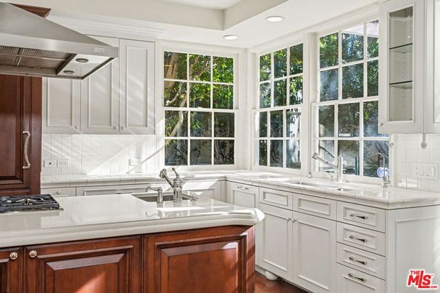 12386 Ridge Circle, Los Angeles, CA 90049