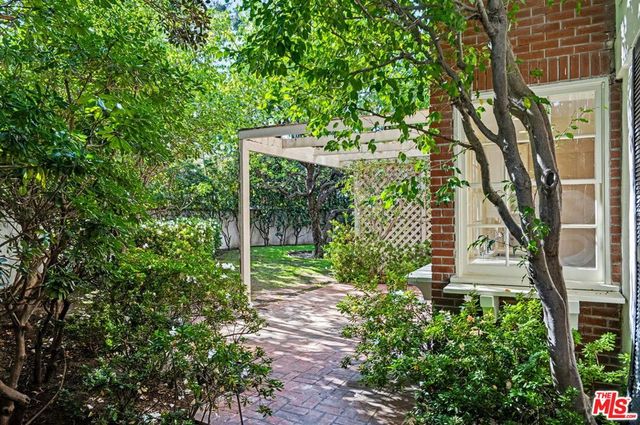 12386 Ridge Circle, Los Angeles, CA 90049