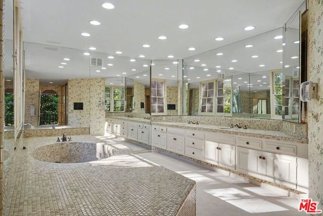 12386 Ridge Circle, Los Angeles, CA 90049