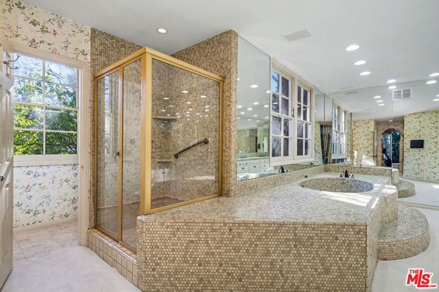 12386 Ridge Circle, Los Angeles, CA 90049