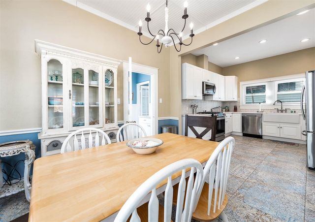 3811 Avenue O, Galveston, TX 77550