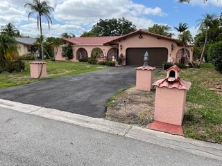 10924 NW 41st Dr, Coral Springs, FL 33065