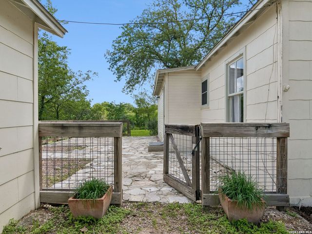 111 Brackenridge, Boerne, TX 78006