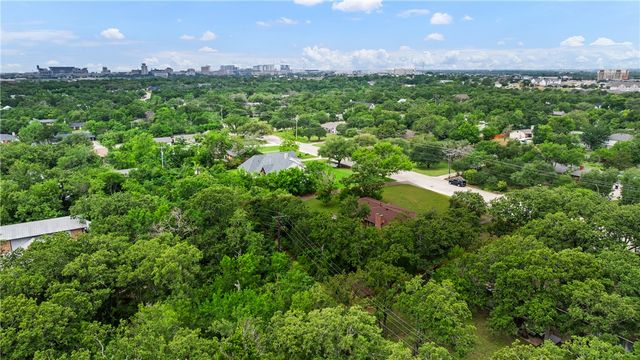 1016 Francis Drive, College Station, TX 77840