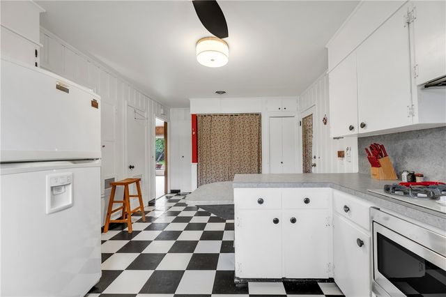 1016 Francis Drive, College Station, TX 77840