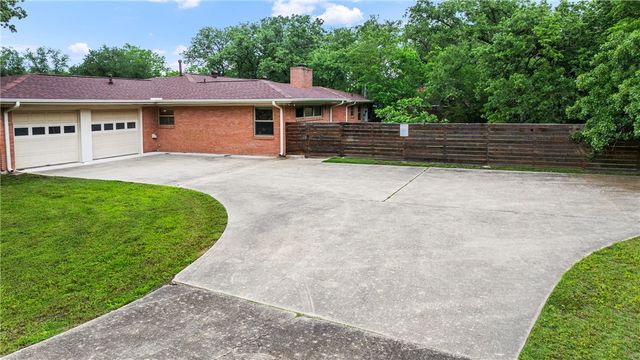 1016 Francis Drive, College Station, TX 77840