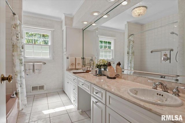 50 W Hazel Dell Lane, Springfield, IL 62703