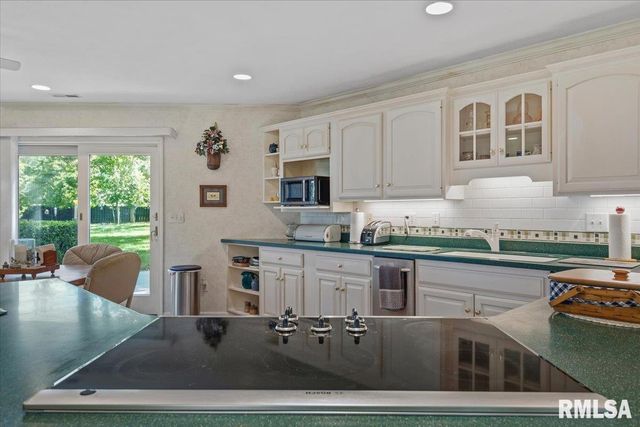 50 W Hazel Dell Lane, Springfield, IL 62703