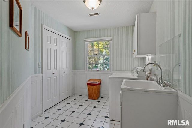 50 W Hazel Dell Lane, Springfield, IL 62703