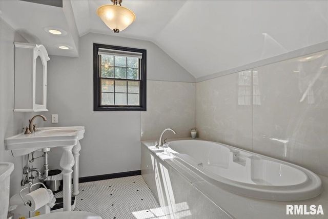 50 W Hazel Dell Lane, Springfield, IL 62703