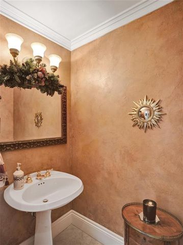 2875 NE 25th Court, Fort Lauderdale, FL 33305