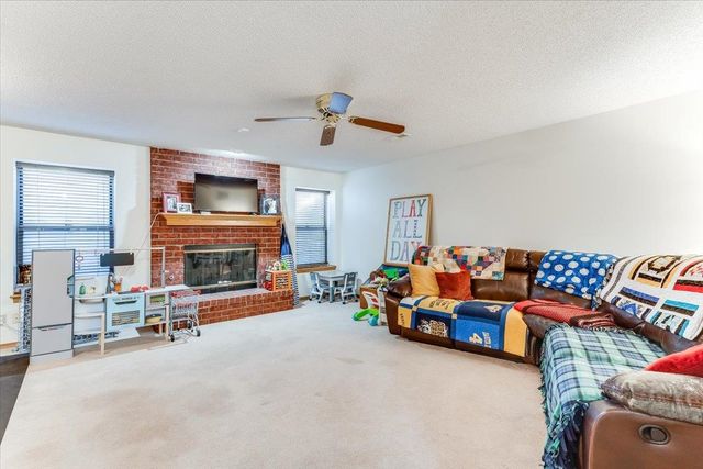 10610 W Meribeau Ct, Wichita, KS 67212