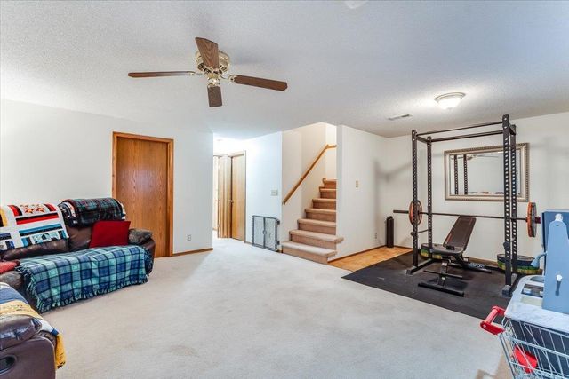 10610 W Meribeau Ct, Wichita, KS 67212
