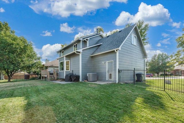 10610 W Meribeau Ct, Wichita, KS 67212