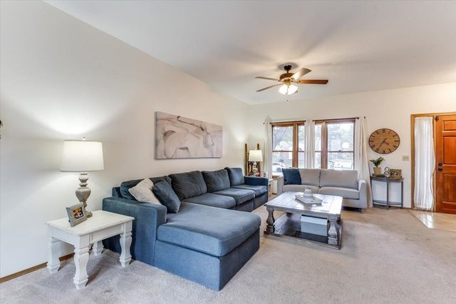 10610 W Meribeau Ct, Wichita, KS 67212