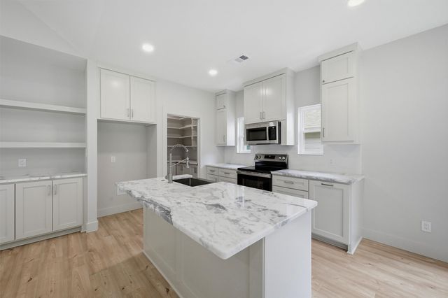 110 W Hull Street, Denison, TX 75021