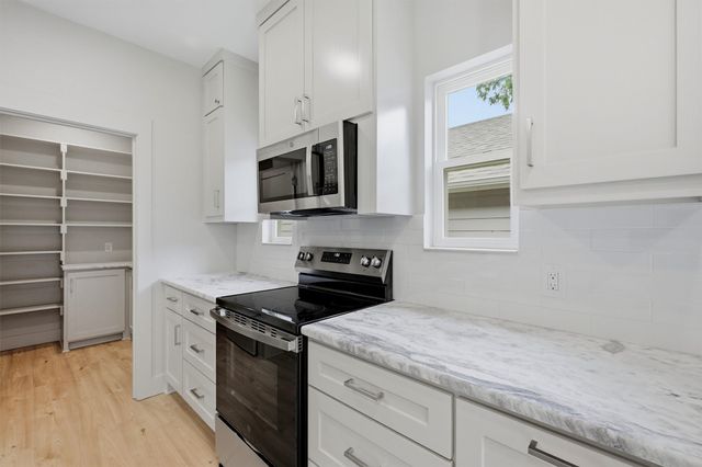 110 W Hull Street, Denison, TX 75021