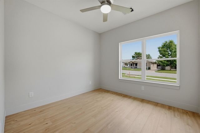 110 W Hull Street, Denison, TX 75021